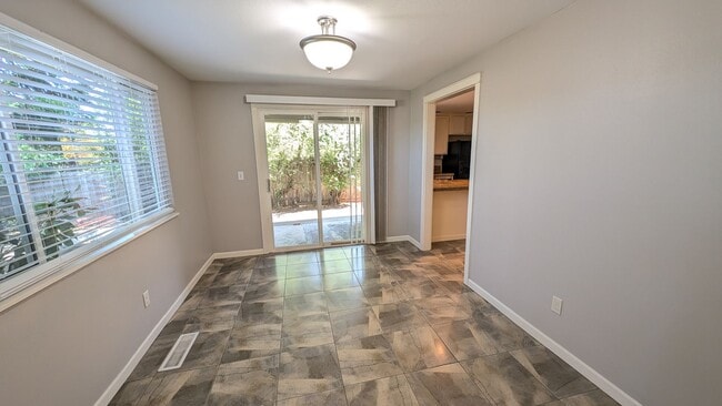 Building Photo - Single level 3 bedroom 2 bath home in the ...