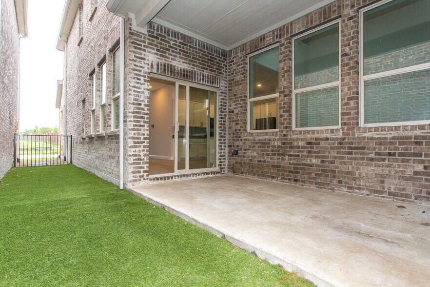 Building Photo - 7504 Palisades Dr