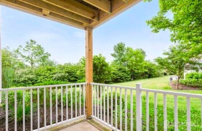 Building Photo - 106 Chariot Ct