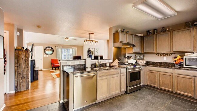 Building Photo - Charming Open Floor Plan Home