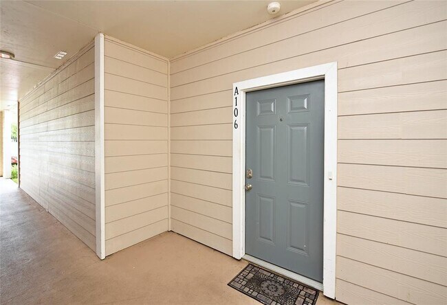 Building Photo - 12800 Melville Dr