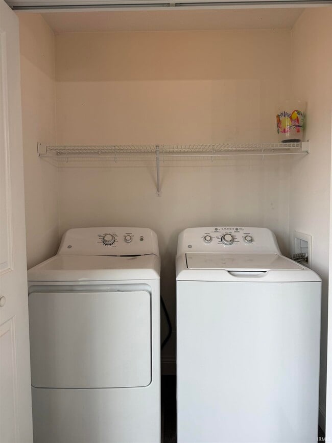 Building Photo - 2320 S Samuel Ln