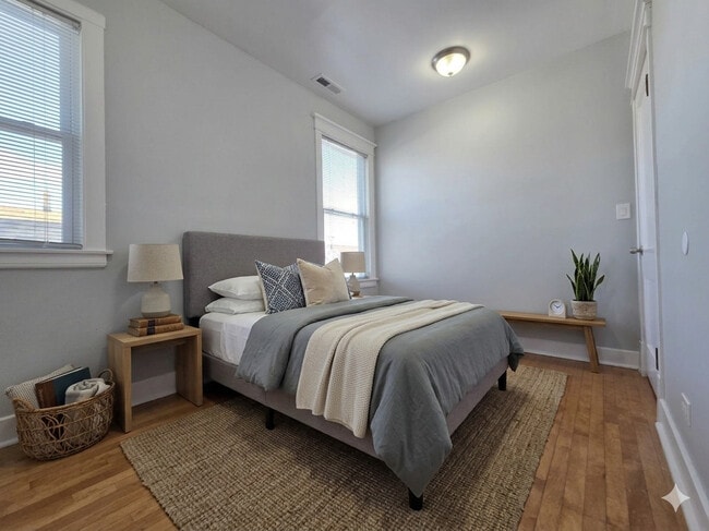 Building Photo - 5434 W Drummond Pl