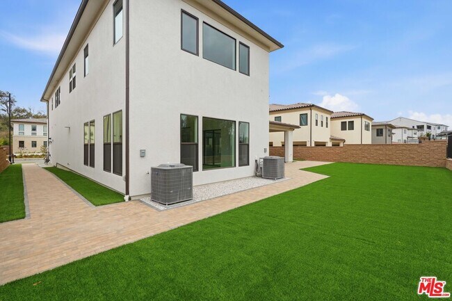 Building Photo - 20568 Edgewood Ct