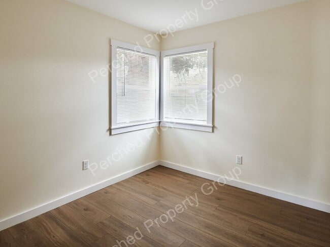Building Photo - 7136 N Amherst St