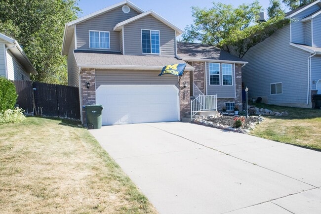 Building Photo - Spacious 4-Bedroom Home in West Valley City!