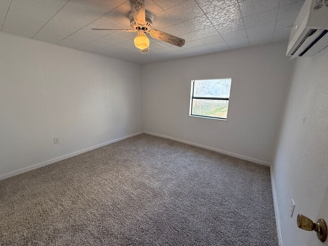 Building Photo - Newly Remolded 2 Bed 1 Bath