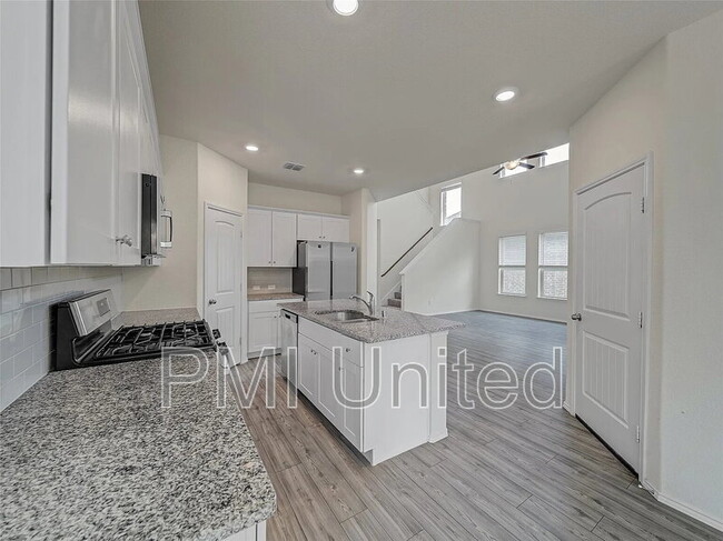Building Photo - 2321 Larimar Dr