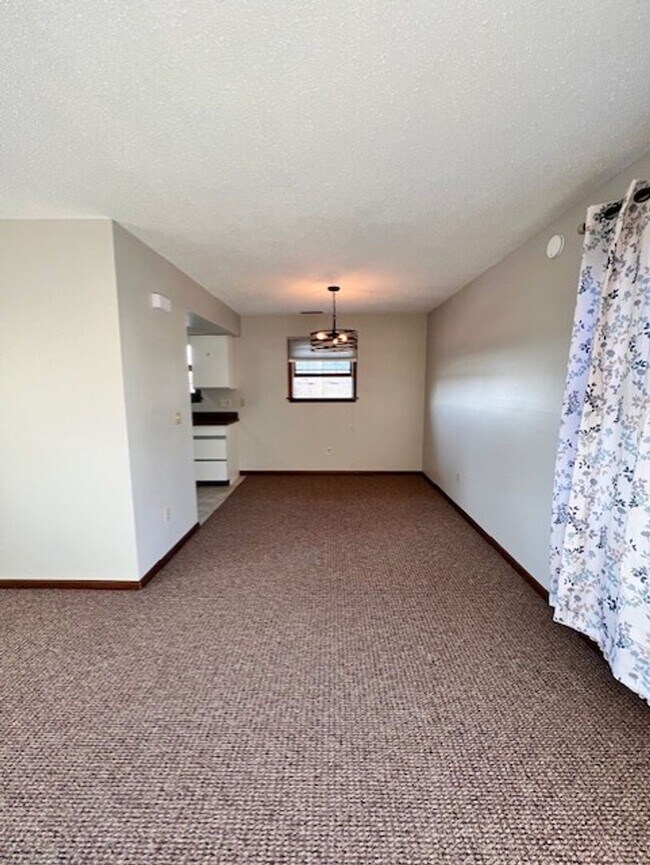 Building Photo - 4273 W Lake Rd