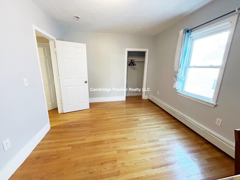 Building Photo - 40 Plymouth St