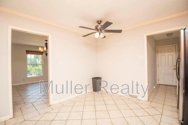 Building Photo - 10837 Dineen Dr