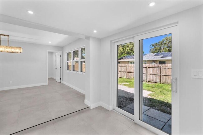 Building Photo - 4640 SW 25th Terrace
