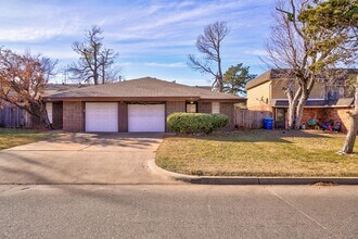 Building Photo - 3 bed 2 bath duplex in Midwest City