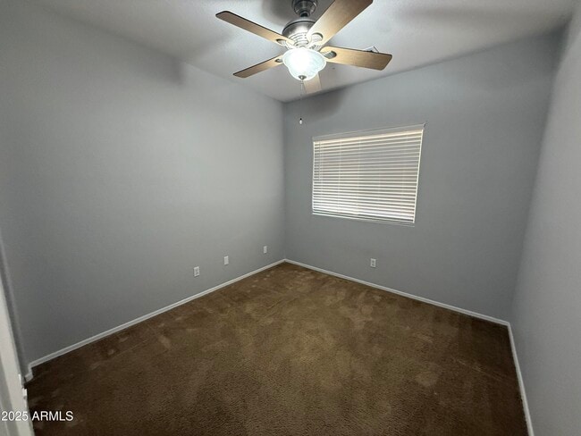 Building Photo - 885 E Cherry Hills Dr