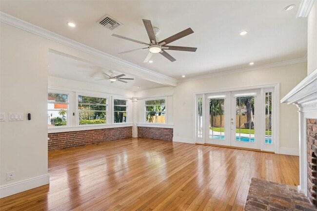 Building Photo - 344 21st Ave NE