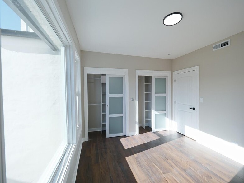 Building Photo - 149 N Waller Ave