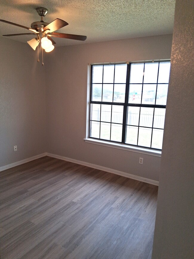 Building Photo - 3801 Riverrock Dr