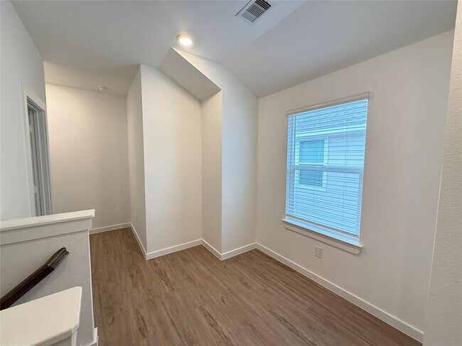 Building Photo - 5111 Visionary Dr