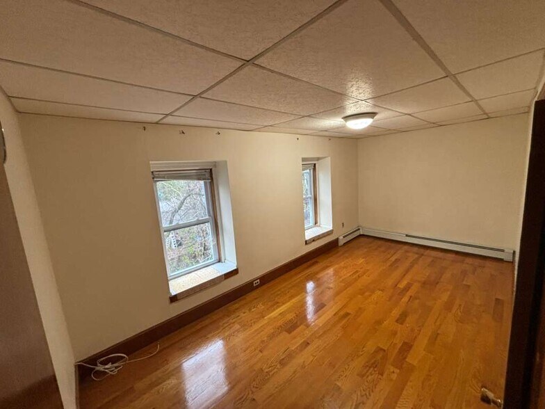 Building Photo - 57 Lakeview Ave
