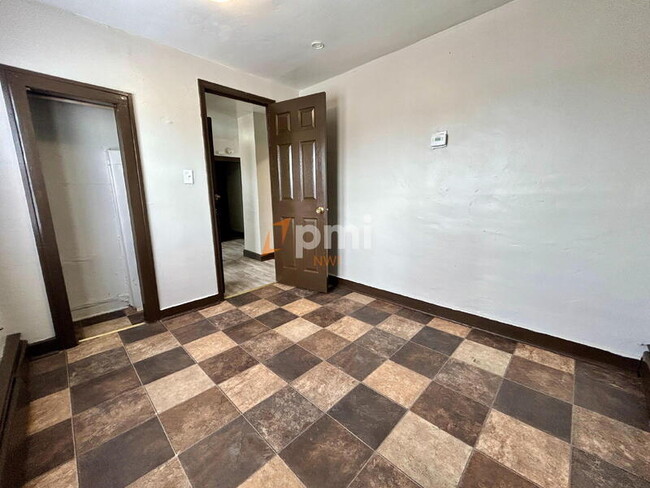 Building Photo - 4030 Pulaski St