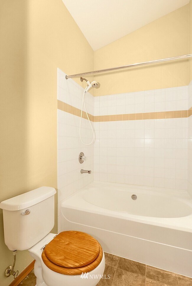 Building Photo - 18641 NE 55th Way