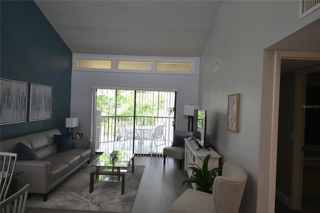 Building Photo - 284 Woodlake Wynde