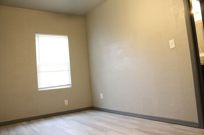 Building Photo - Spacious House for Rent in the Heart of Tu...