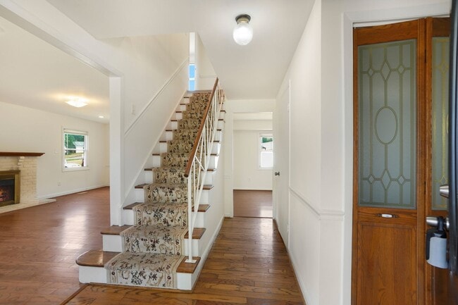 Building Photo - A 4 BEDROOM 2.5 BATH DREAM COME TRUE IN POINTER RIDGE AT COLLINGTON!