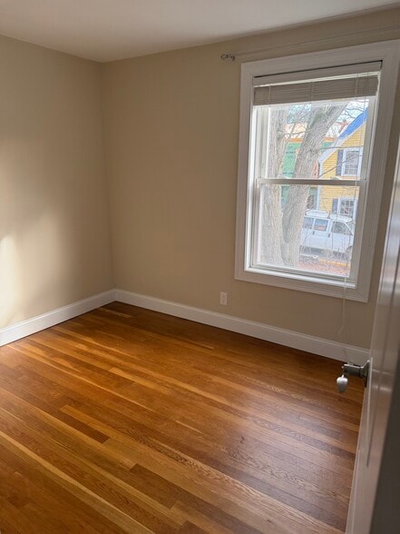 Building Photo - 17 Linden St