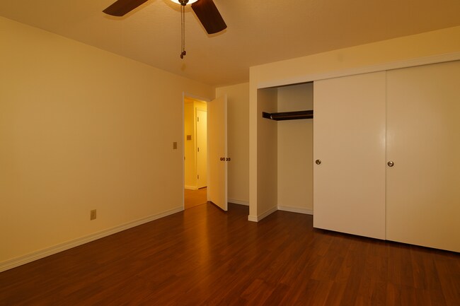 Building Photo - Spacious SW Bend Home on Nearly Half an Ac...