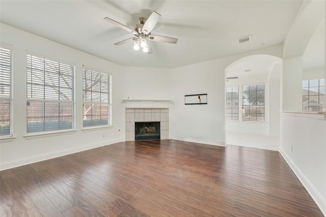 Building Photo - 3400 Oleander Dr