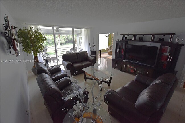 Building Photo - 3800 Oaks Clubhouse Dr