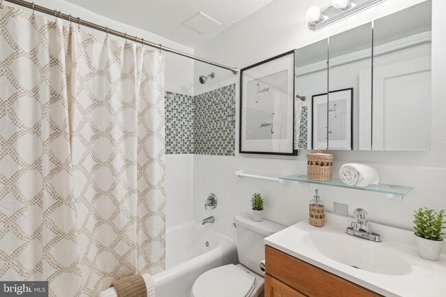 Building Photo - 2031 Locust St