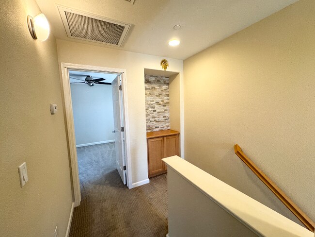 Building Photo - 207 Heligan Ln