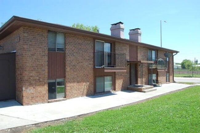 Primary Photo - 3632 Huntington Ave
