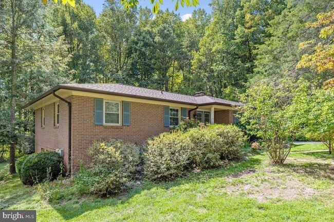 Building Photo - 39225 Foxhill Rd