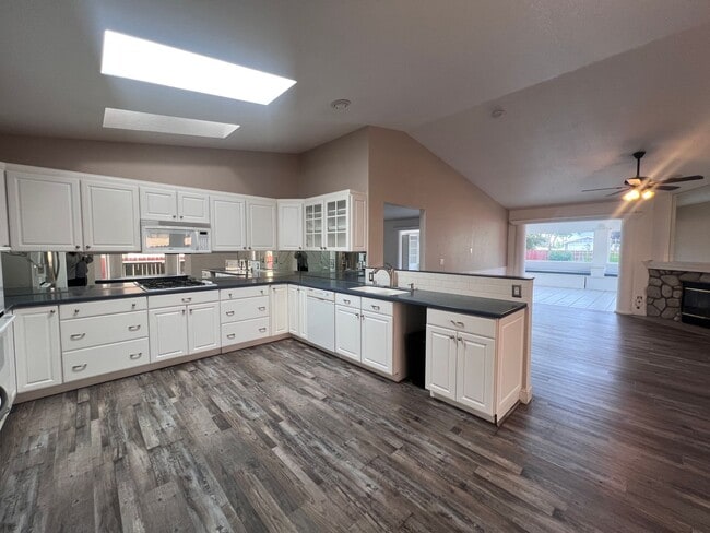 Building Photo - 4/3/2 Beautiful Home in Minden