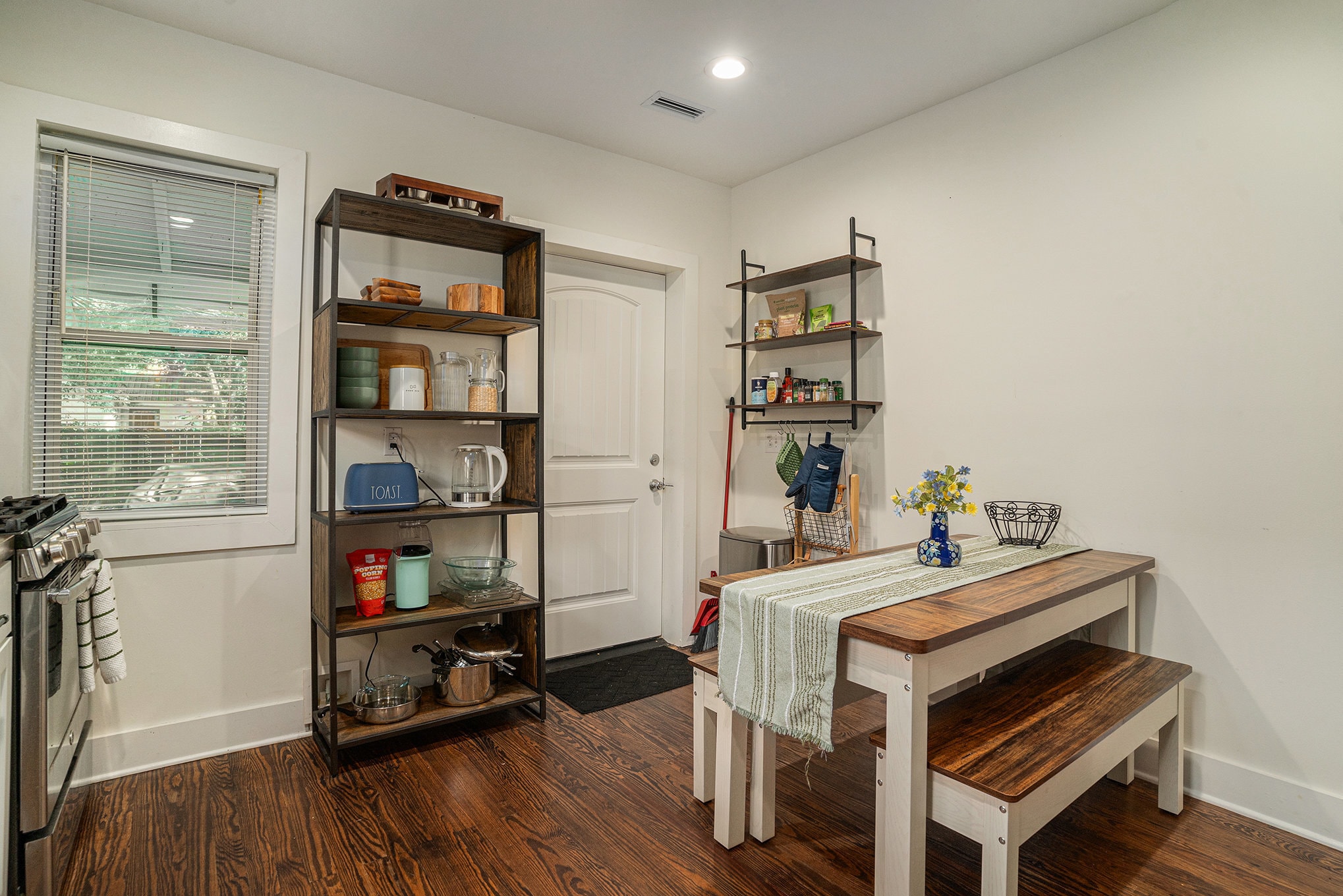 Building Photo - 1913 Orvid St