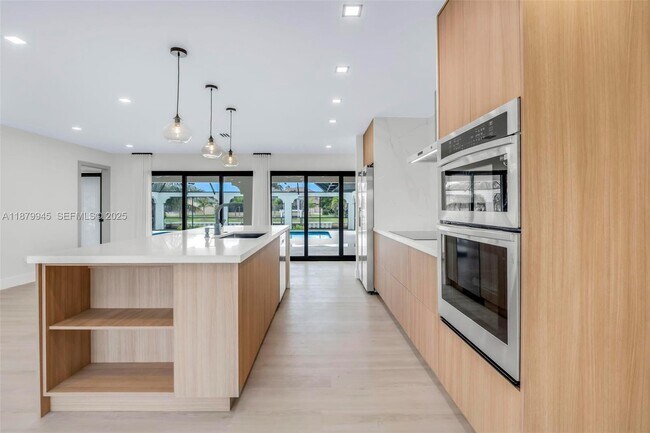 Building Photo - 105 Sinclair St SE