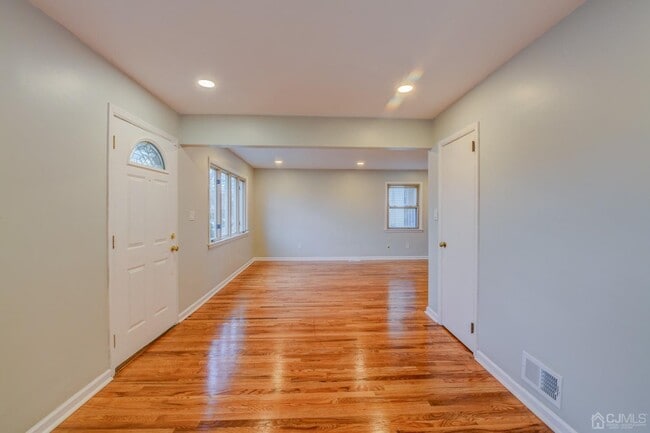 Building Photo - 157 Cooper Ave