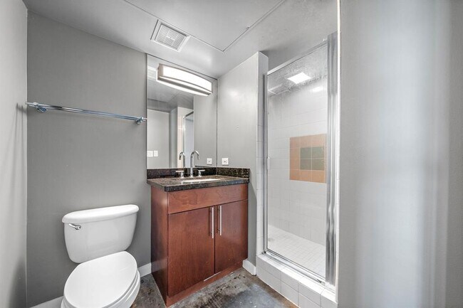 Building Photo - 2000 Bagby St