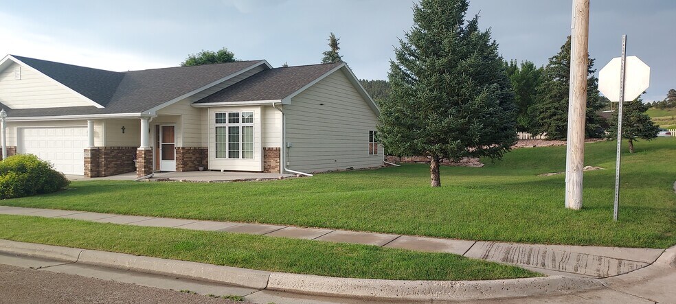 Building Photo - 1908 Sunny Springs Dr