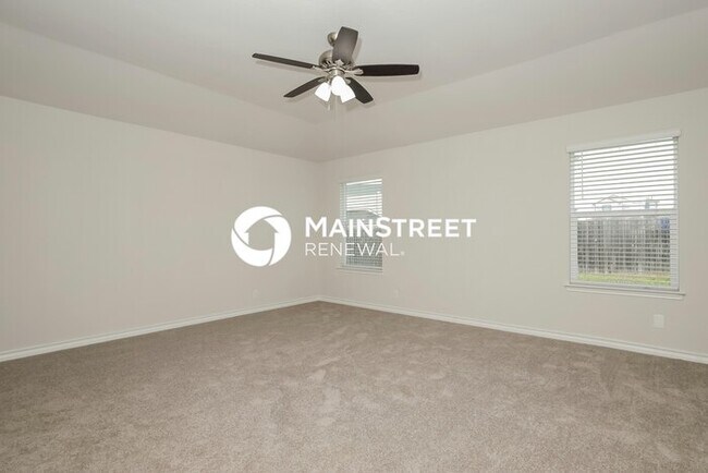 Building Photo - 4 Bedroom Pet-Friendly Home in SAINT HEDWIG, TX with Main Street Renewal