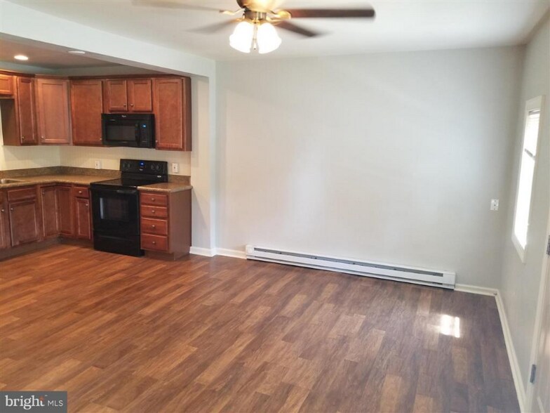 Building Photo - 655 S Chiques Rd