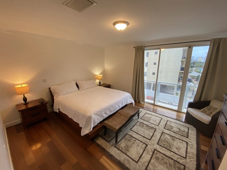 Main Bedroom - 6461 Indian Creek Dr