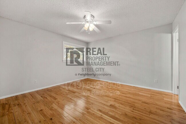 Building Photo - 12 Chicory Ct