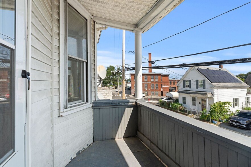 Building Photo - 79 Shaw St