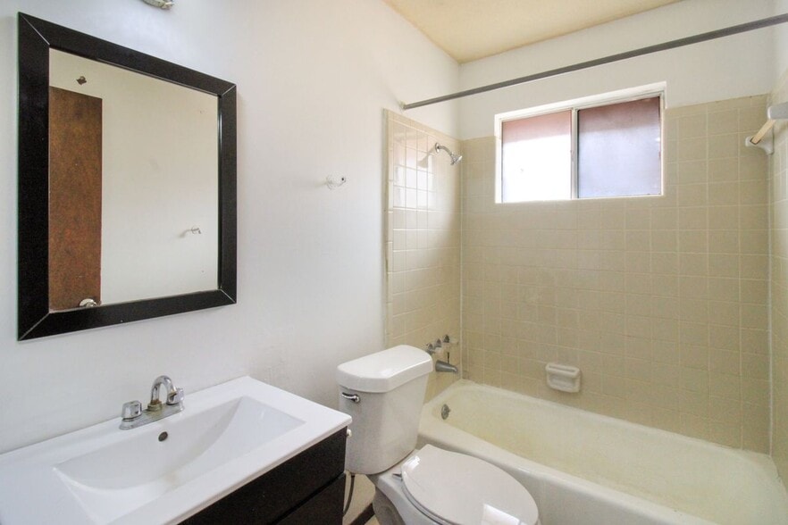 Building Photo - 1508 W Nolana Ave