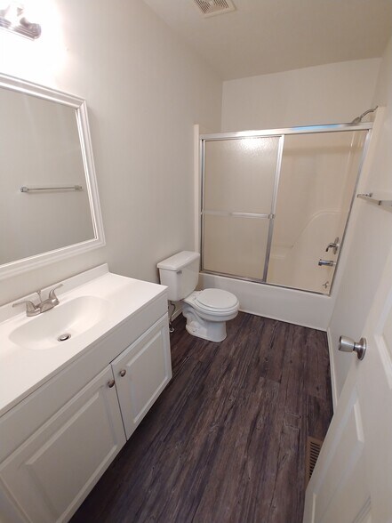Building Photo - 4071 W Lombard St