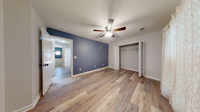 Building Photo - 500-502 Greentree